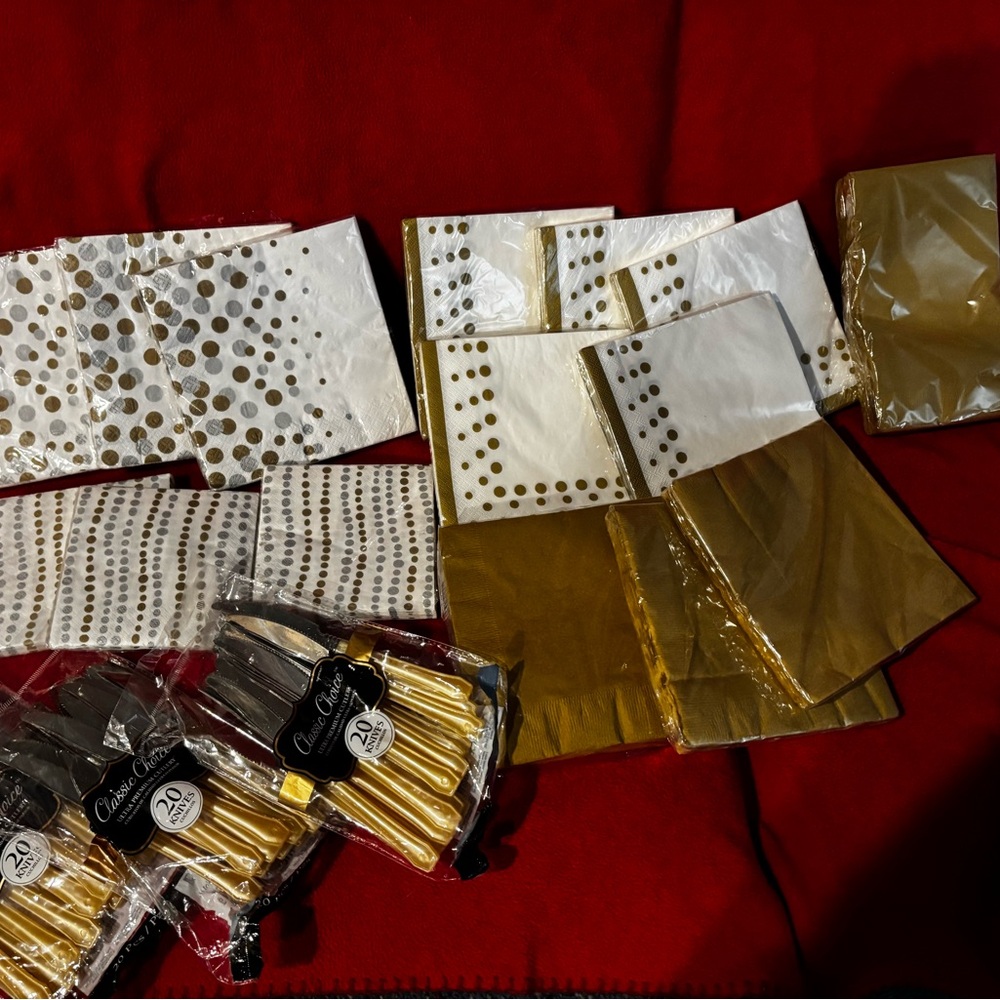 NWT sealed Silver and Gold and White Party Supplies Set